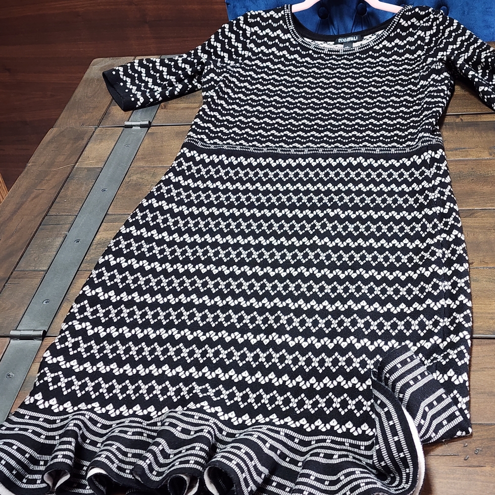 Roz & Ali Black and White Patterned Mini Dress - Picture 5 of 5
